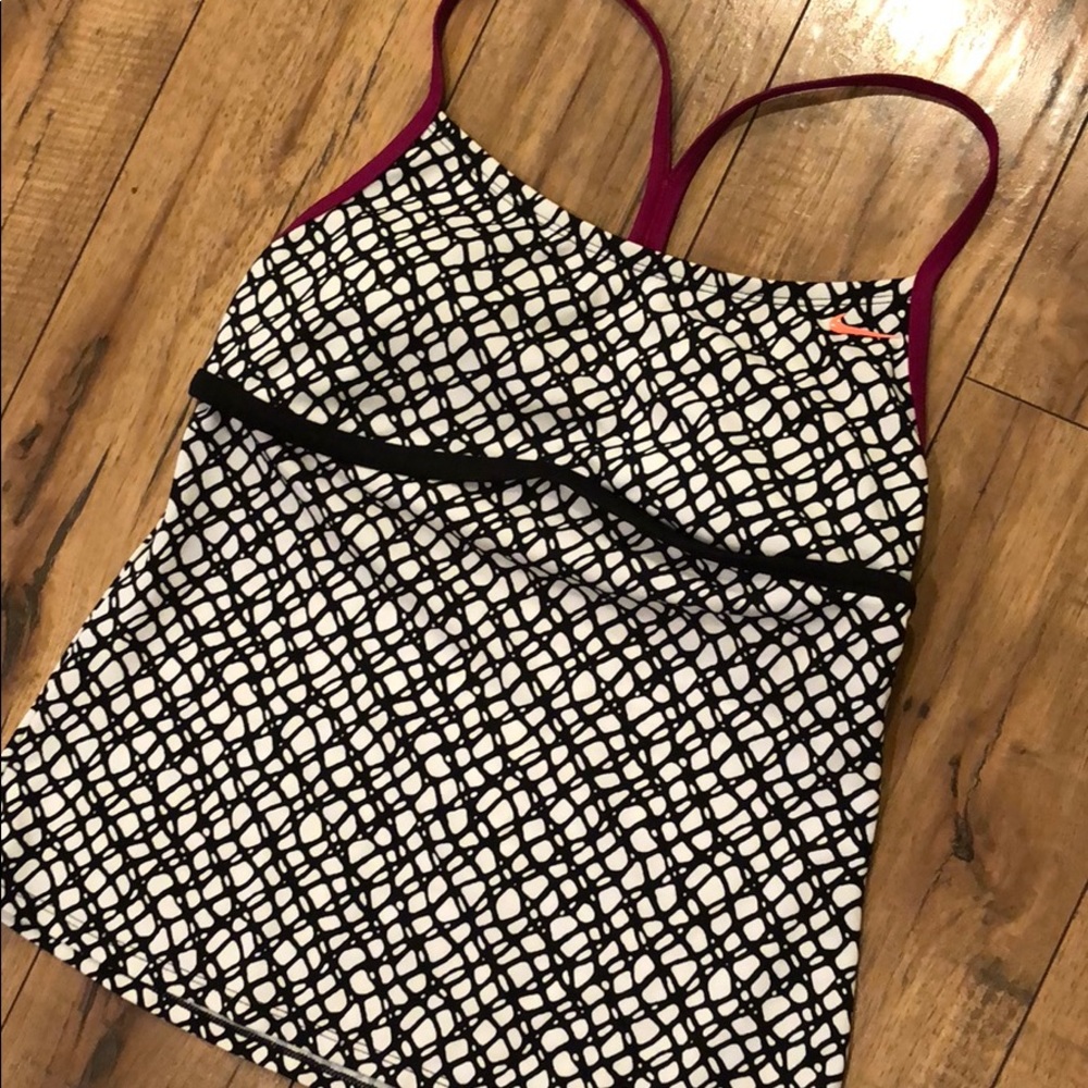 Nike women’s swim top